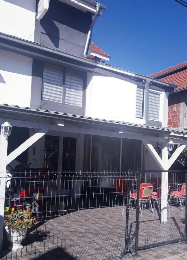 Apartmani Ni Eksteriør billede